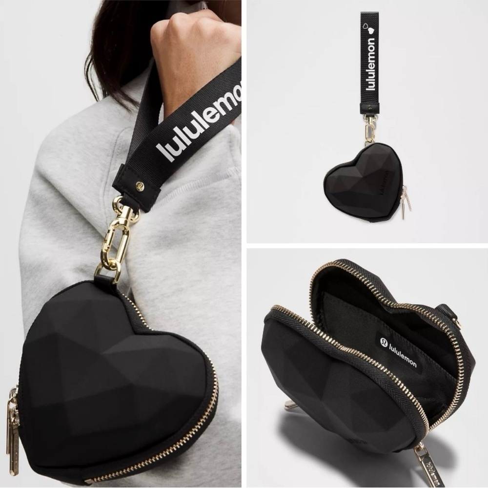 Lululemon Heart Pouch Black - Gold Hardware